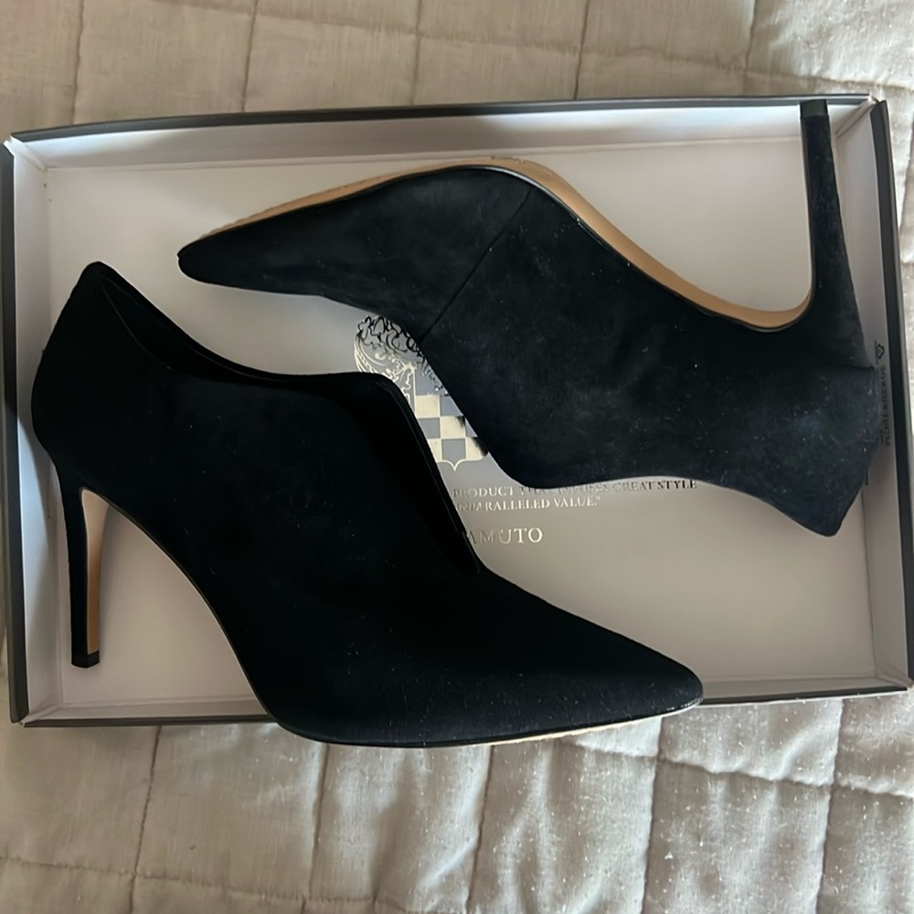 VINCE CAMUTO heels size 36.5 fit like a 7.